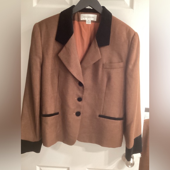 Ladies Two Piece Suit - Picture 6 of 6